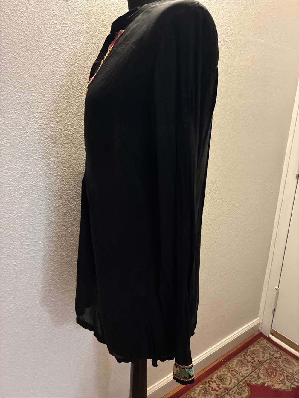 Johnny Was Black Rayon Embroidered Floral Logo Blouse Size Medium - Picture 5 of 11